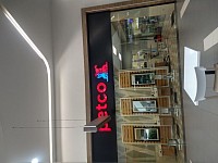Estamos en petco venimos a dejar a bubu.  Bubu es un perrito cruza de Chihuahua que nos encontramos en la calle